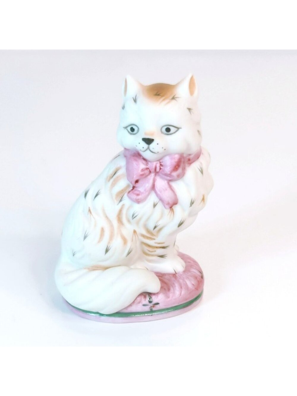 Franklin Mint Curio Cabinet Cat Staffordshire Porcelain Figurine 1986